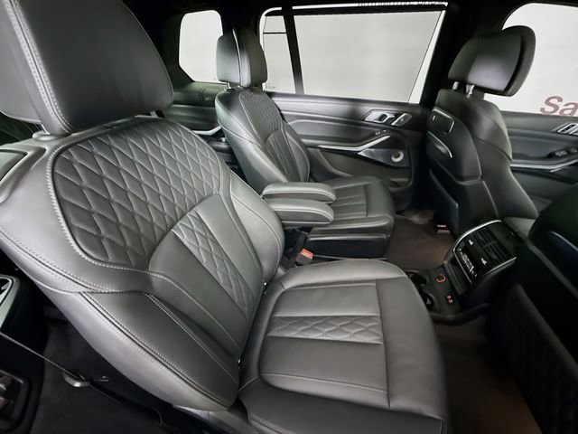 Used 2024 BMW ALPINA XB7 image 30