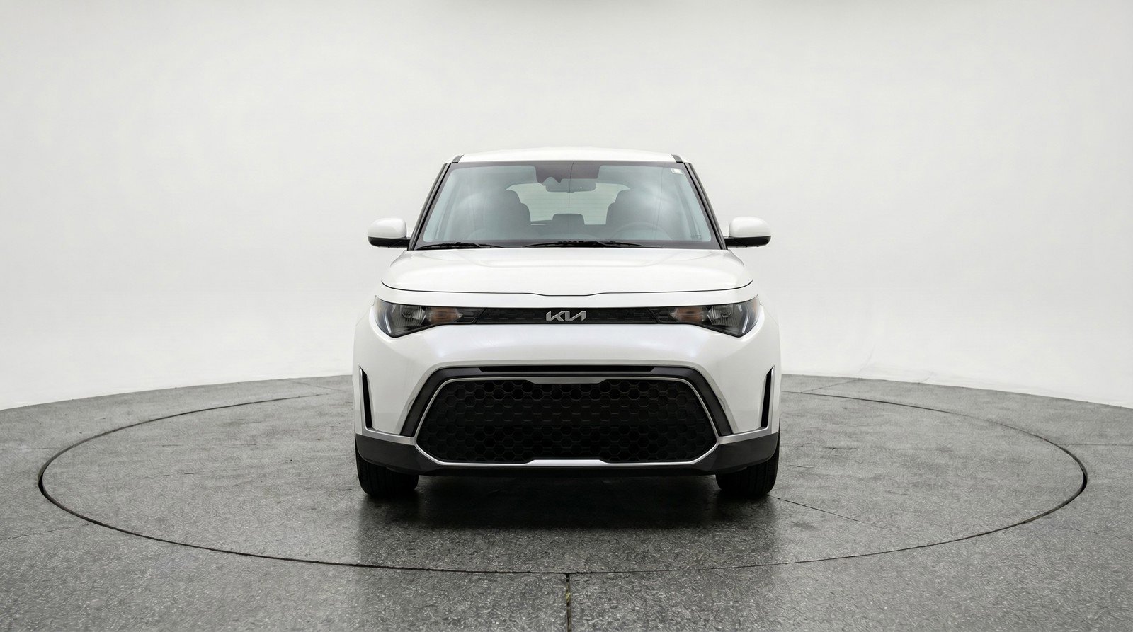 Used 2025 Kia Soul LX w/ LX Technology Package FWD image 2