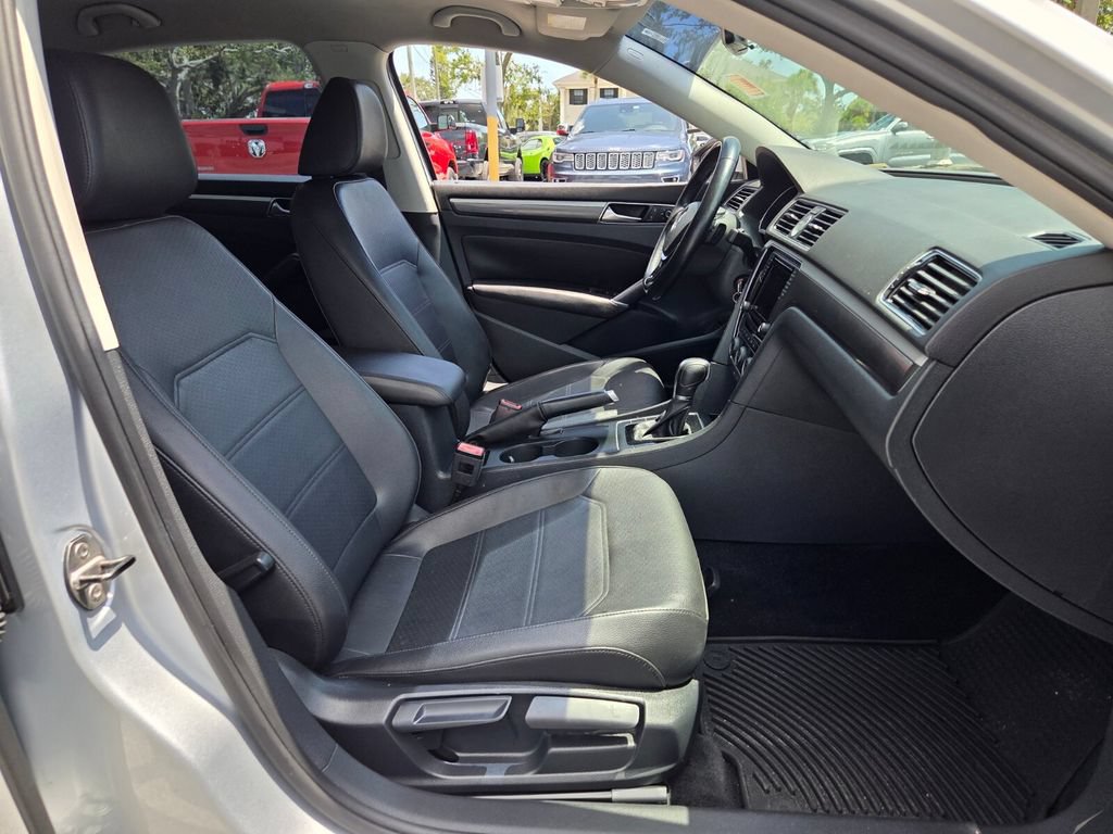 Used 2017 Volkswagen Passat 1.8T R-Line FWD image 18