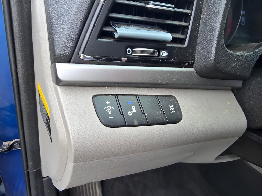 Used 2018 Hyundai Elantra SEL FWD image 19