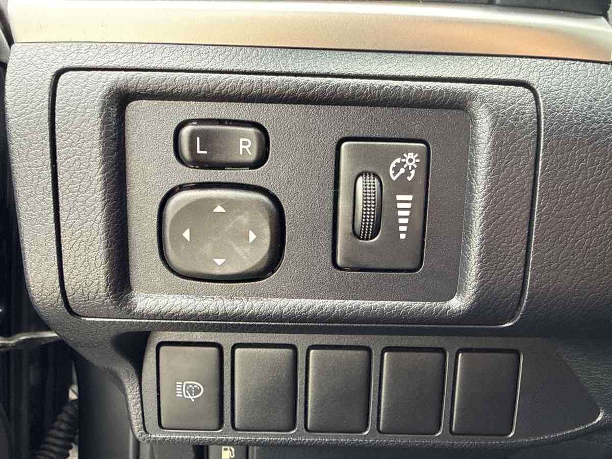 Used 2011 Lexus CT 200h Premium w/ Leather Pkg FWD image 28