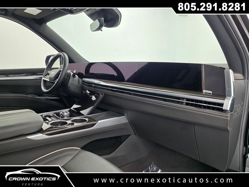 Used 2025 Cadillac Escalade ESV Premium Luxury RWD image 17