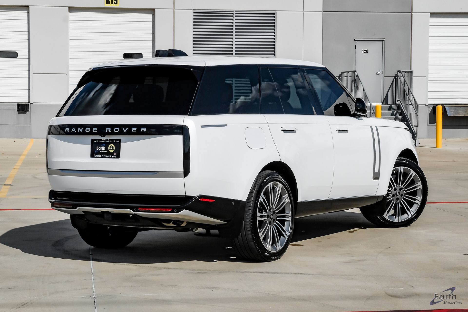 Used 2025 Land Rover Range Rover Autobiography AWD/4WD image 13