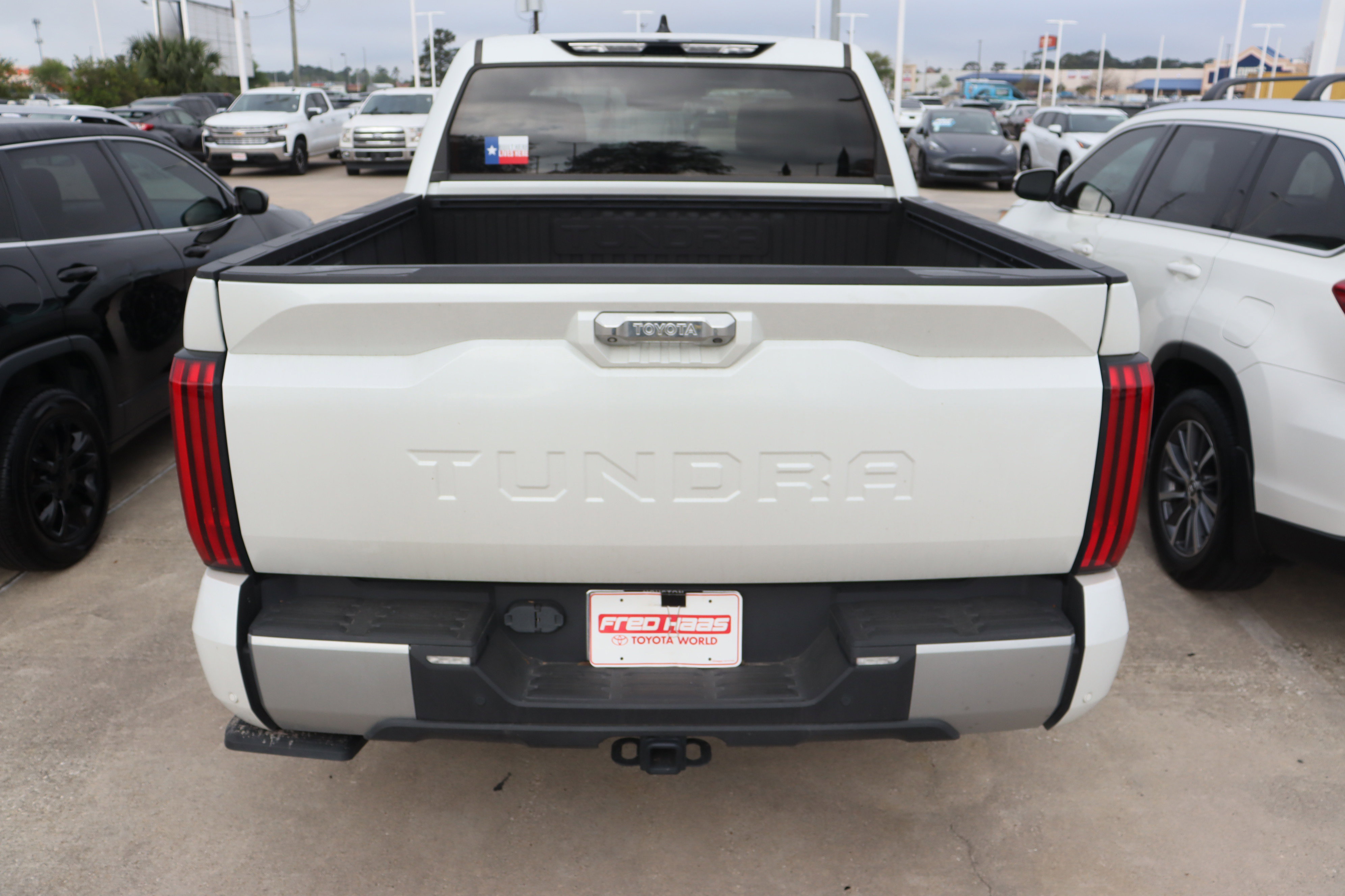 Used 2023 Toyota Tundra Limited w/ Power Package image 9