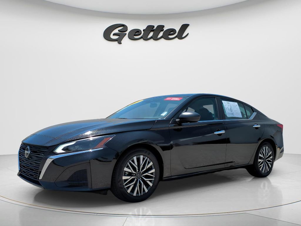 Certified 2024 Nissan Altima 2.5 SV FWD image 1