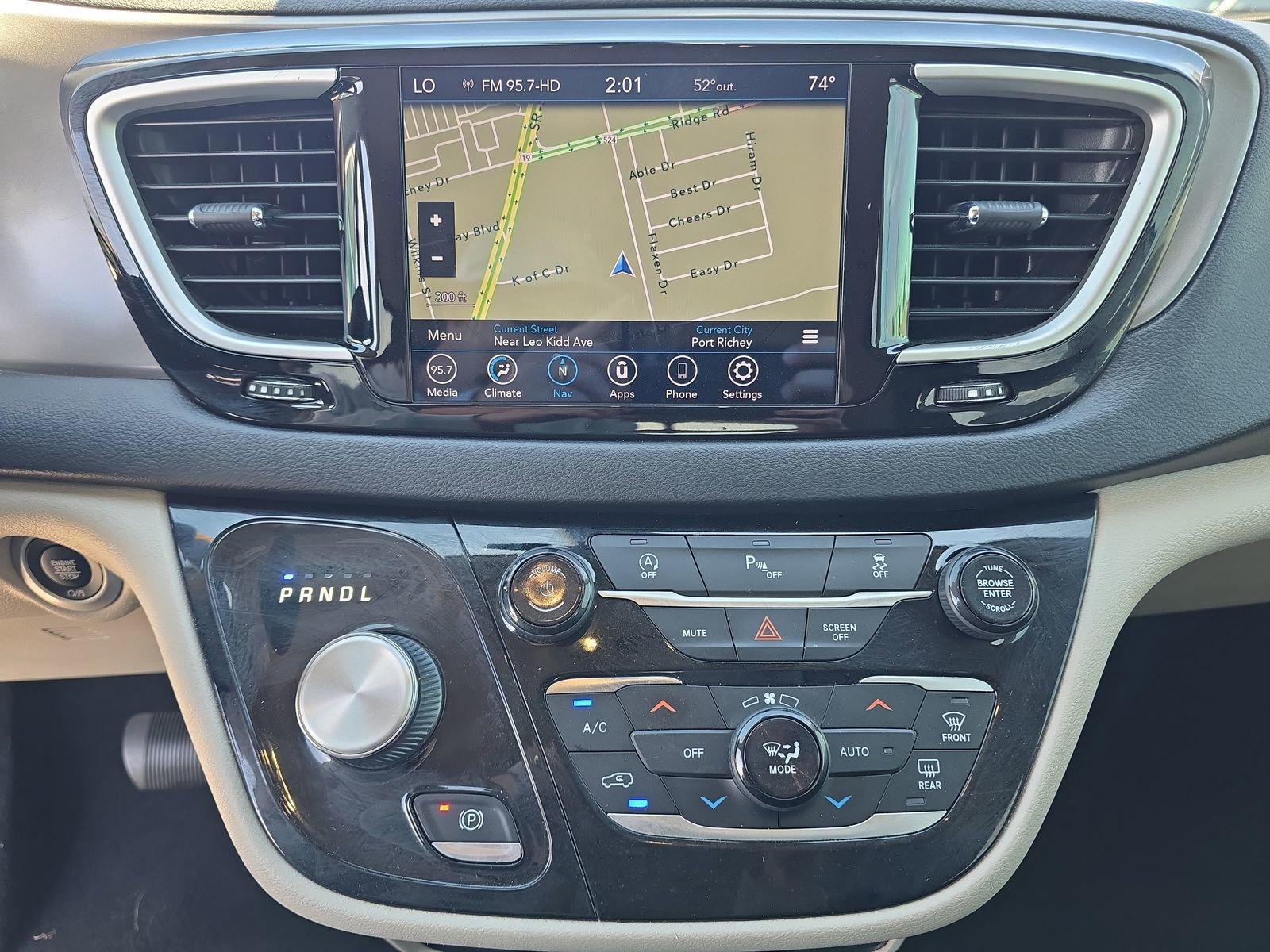 Used 2020 Chrysler Pacifica Touring image 17