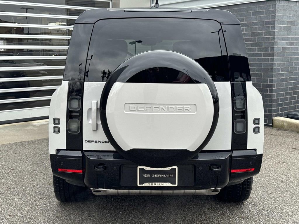 New 2026 Land Rover Defender 130 X-Dynamic SE image 5