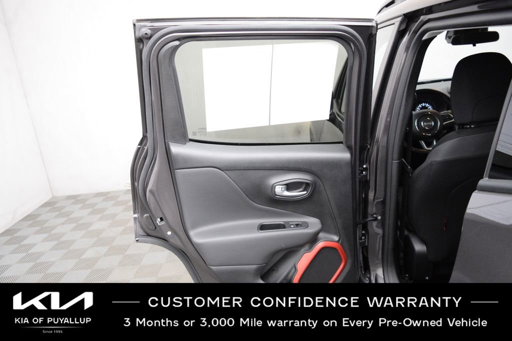 Used 2018 Jeep Renegade Trailhawk AWD/4WD image 11