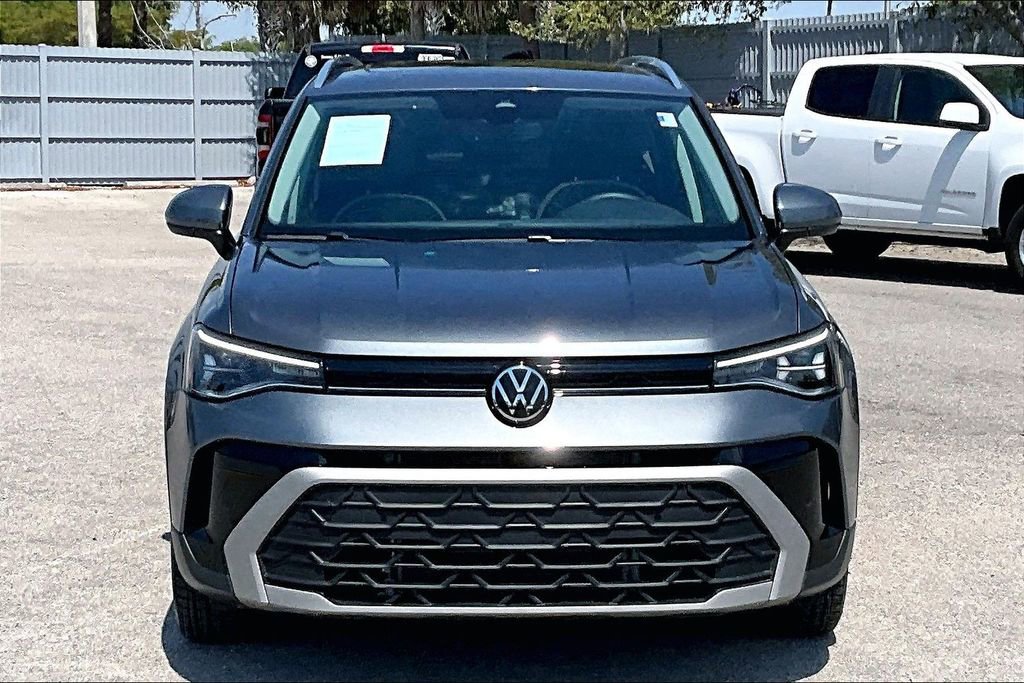 Certified 2025 Volkswagen Taos SE w/ Panoramic Sunroof Package image 10