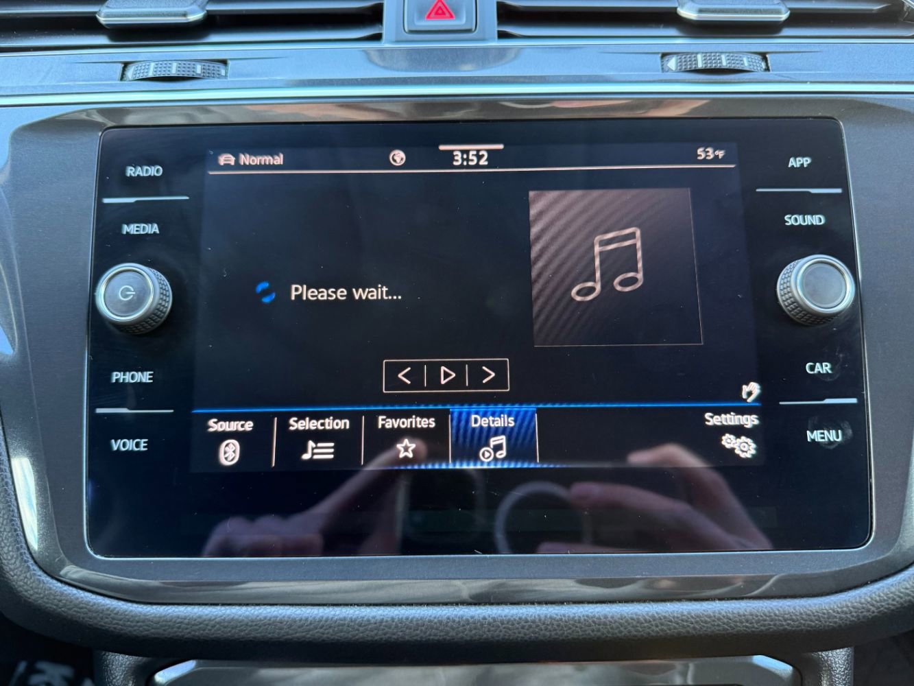 Used 2023 Volkswagen Tiguan SE image 16