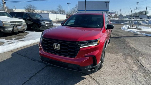Used 2025 Honda Pilot Sport image 5