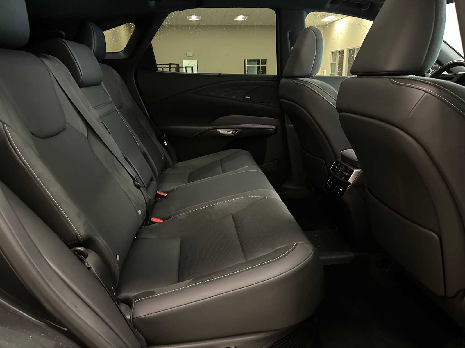 Used 2025 Lexus RX 450h Luxury w/ Convenience Package image 28