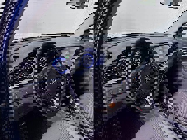 Certified 2021 Kia Niro LX image 9