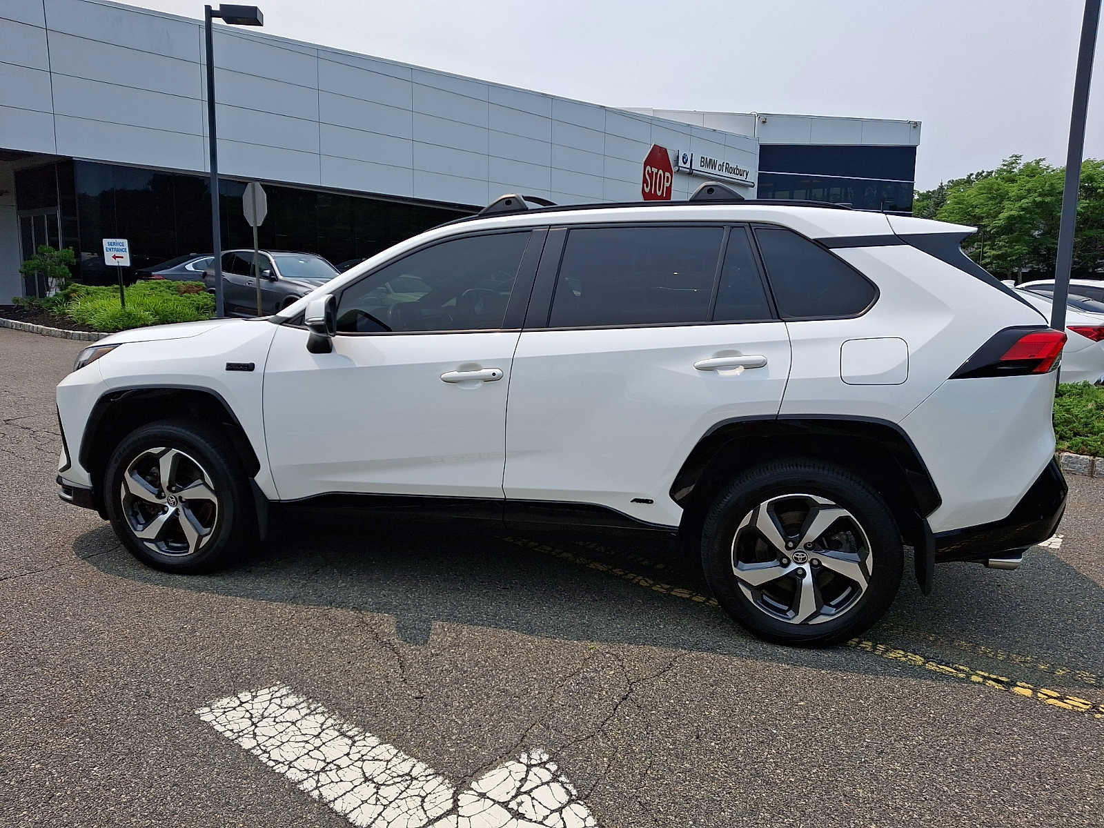 Used 2023 Toyota RAV4 SE w/ Weather & Moonroof Package AWD/4WD image 4
