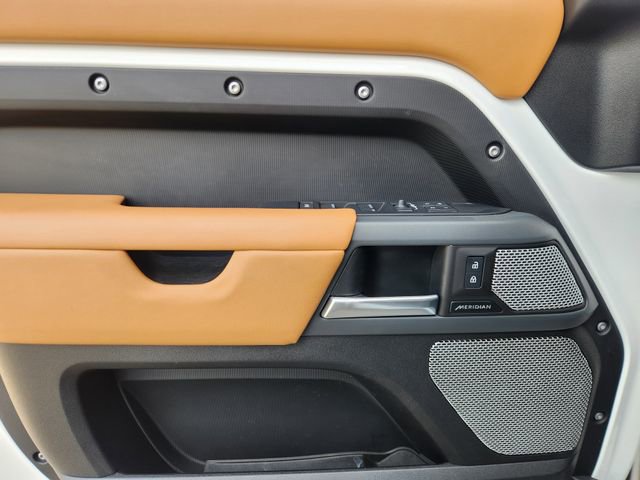 Used 2024 Land Rover Defender 130 X-Dynamic SE AWD/4WD image 22