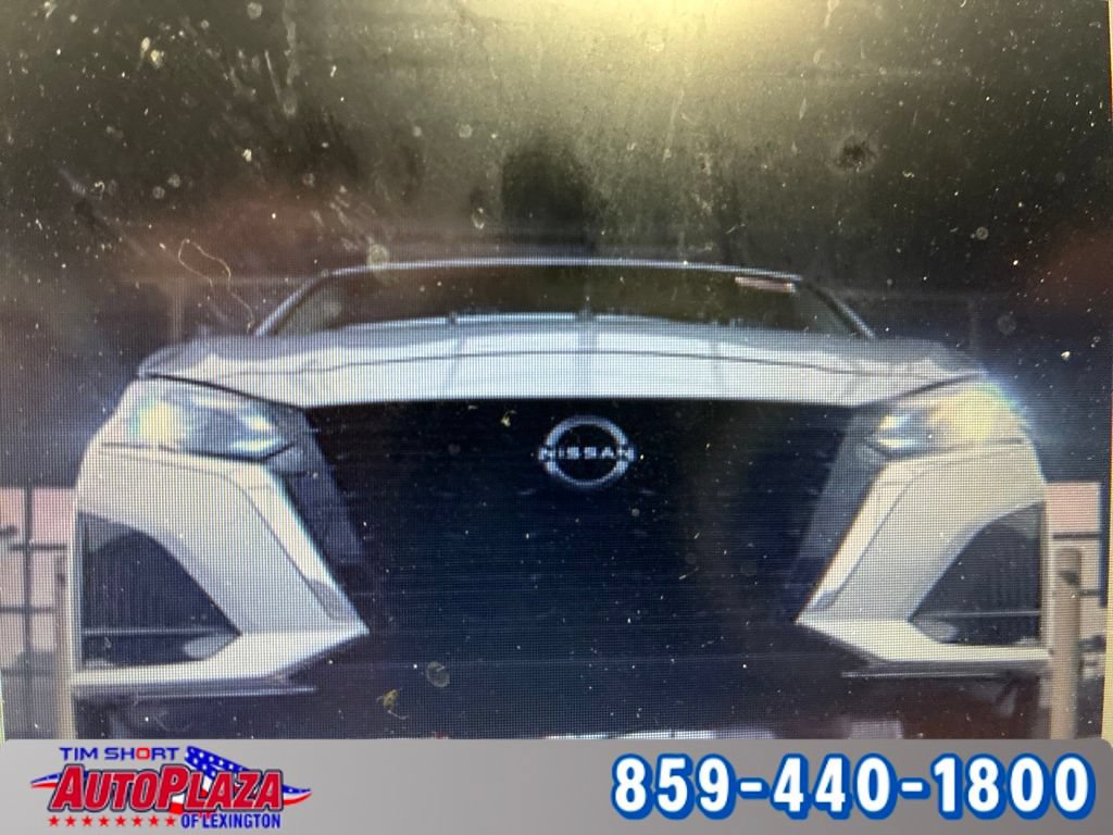 Used 2024 Nissan Altima 2.5 SV AWD/4WD image 3