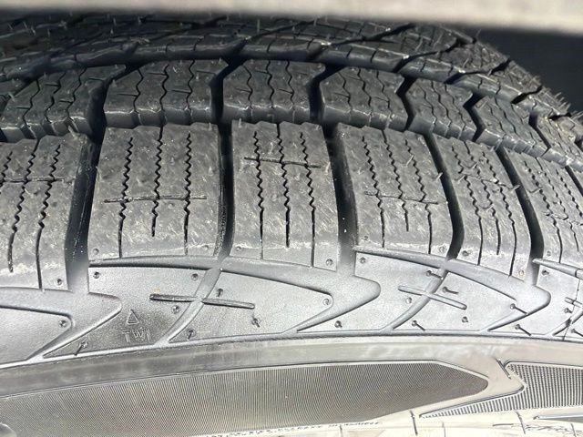 Used 2021 Buick Encore GX Essence w/ Experience Buick Package FWD image 9