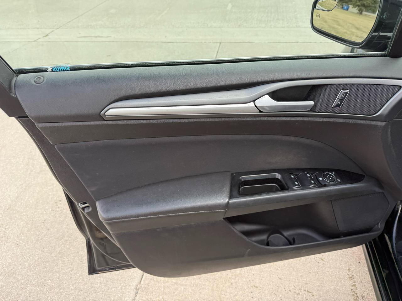 Used 2016 Ford Fusion SE FWD image 10