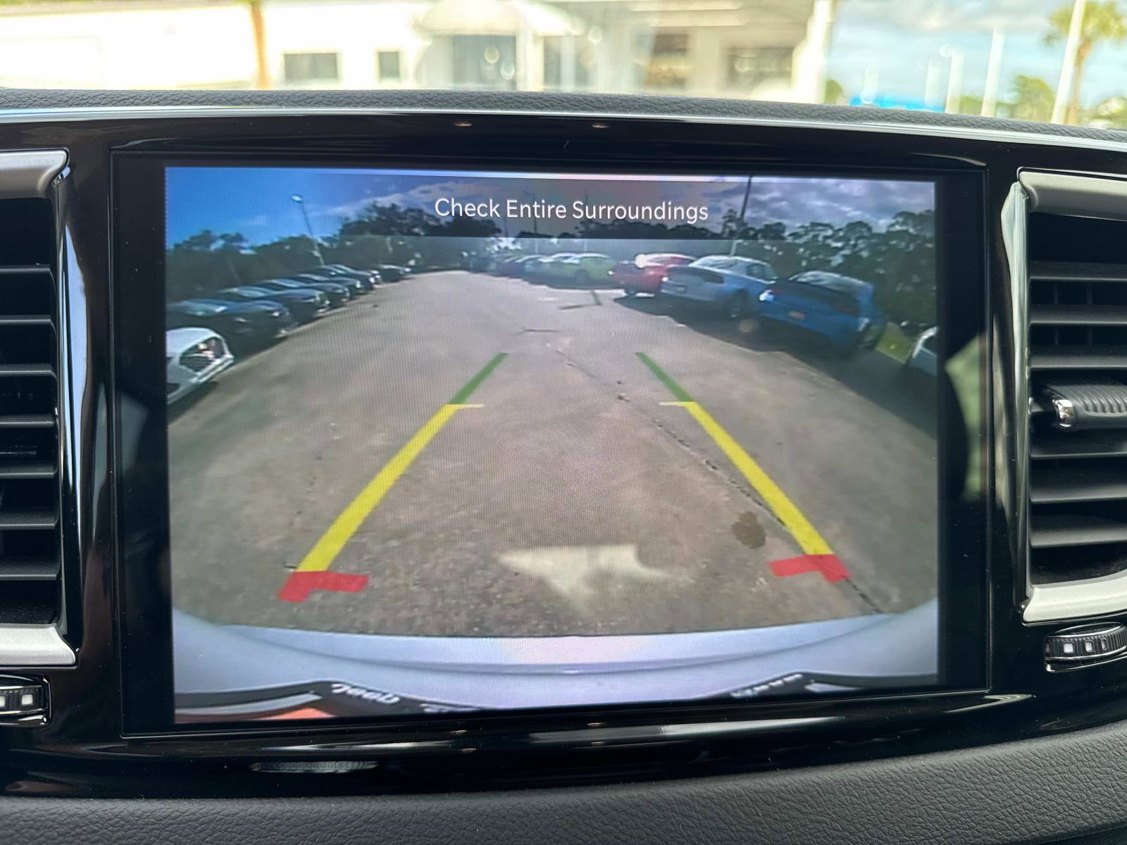 Certified 2024 Chrysler Pacifica Touring-L image 22