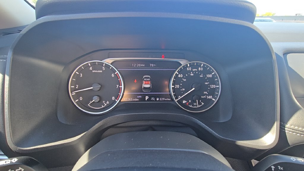 Used 2025 Nissan Rogue SV AWD/4WD image 16