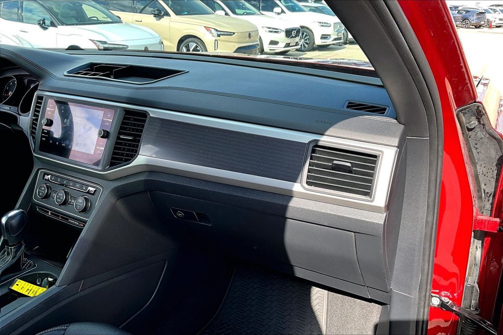 Used 2021 Volkswagen Atlas Cross Sport SE w/ Panoramic Sunroof Package FWD image 19