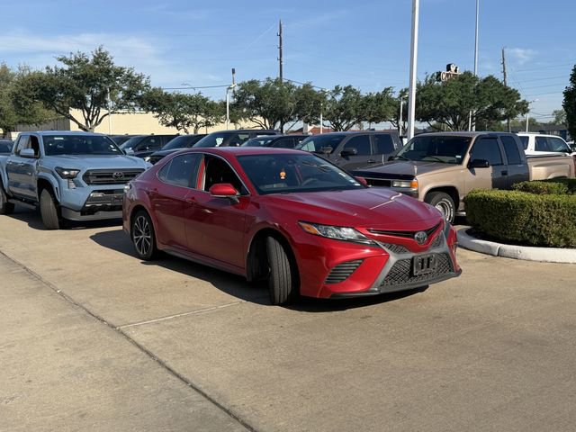 Used 2020 Toyota Camry SE w/ Convenience Package FWD image 3