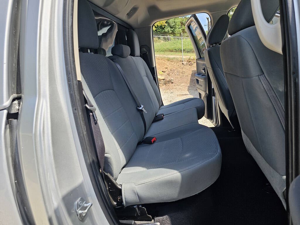 Used 2016 RAM 1500 Classic SLT AWD/4WD image 15