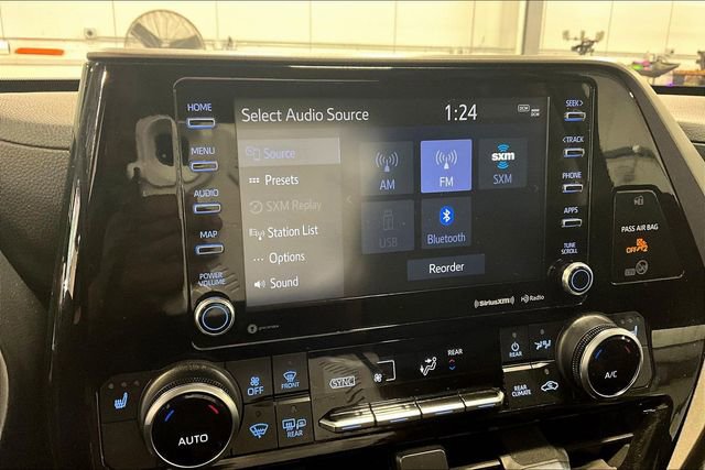 Used 2021 Toyota Highlander XLE AWD/4WD image 15