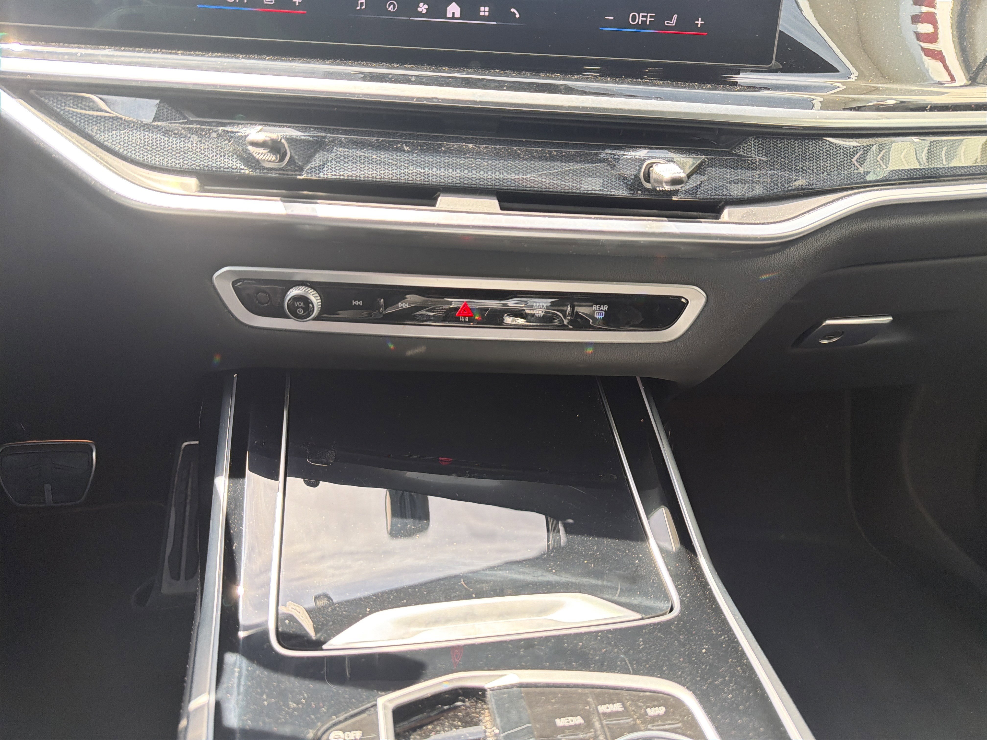 Used 2025 BMW X7 xDrive40i w/ Executive Package image 19