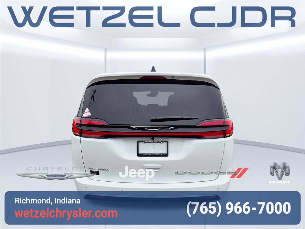 New 2027 Chrysler Pacifica Select FWD image 6