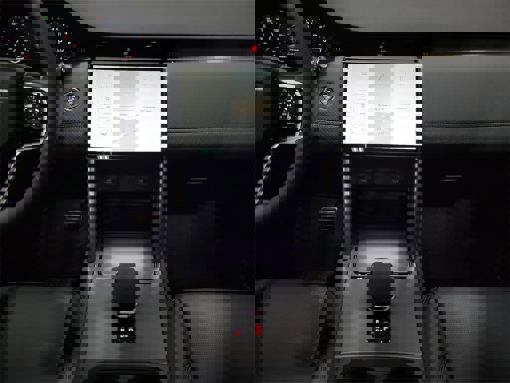 New 2025 Land Rover Discovery Sport Dynamic SE image 26