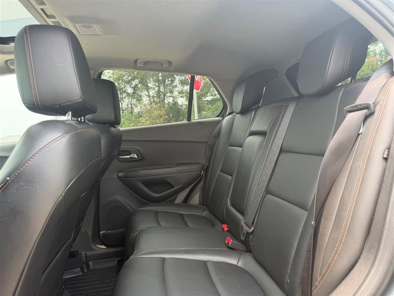 Used 2017 Chevrolet Trax Premier w/ Driver Confidence II Package AWD/4WD image 18