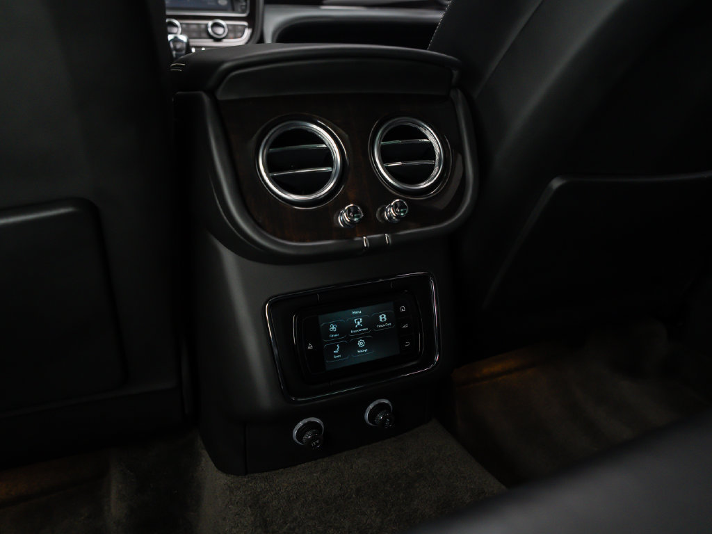 Used 2019 Bentley Bentayga AWD/4WD image 33