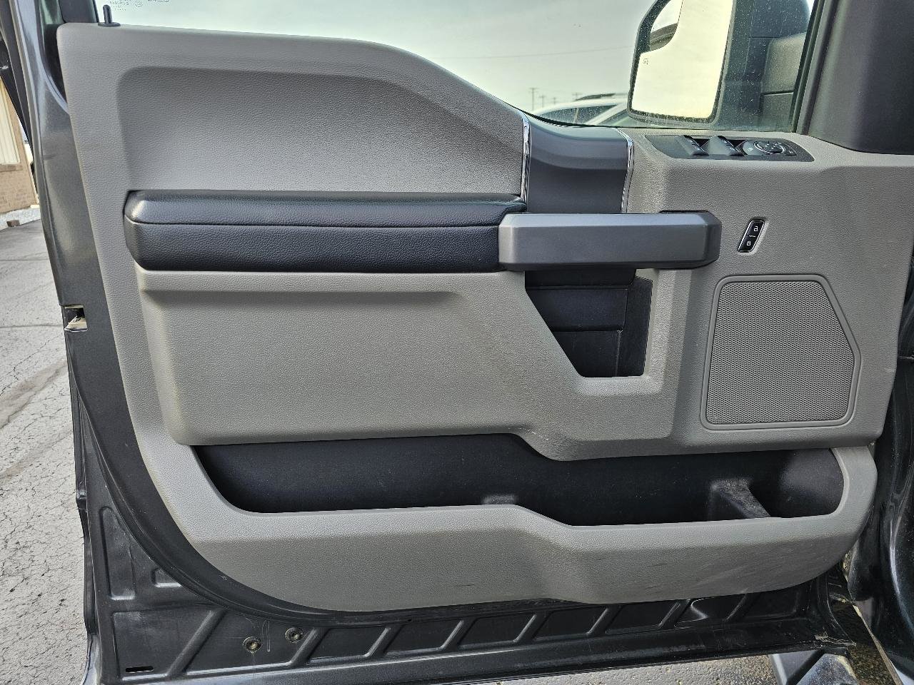 Used 2019 Ford F150 XLT w/ Equipment Group 302A Luxury AWD/4WD image 4