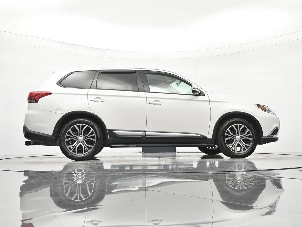 Used 2018 Mitsubishi Outlander SE FWD image 39