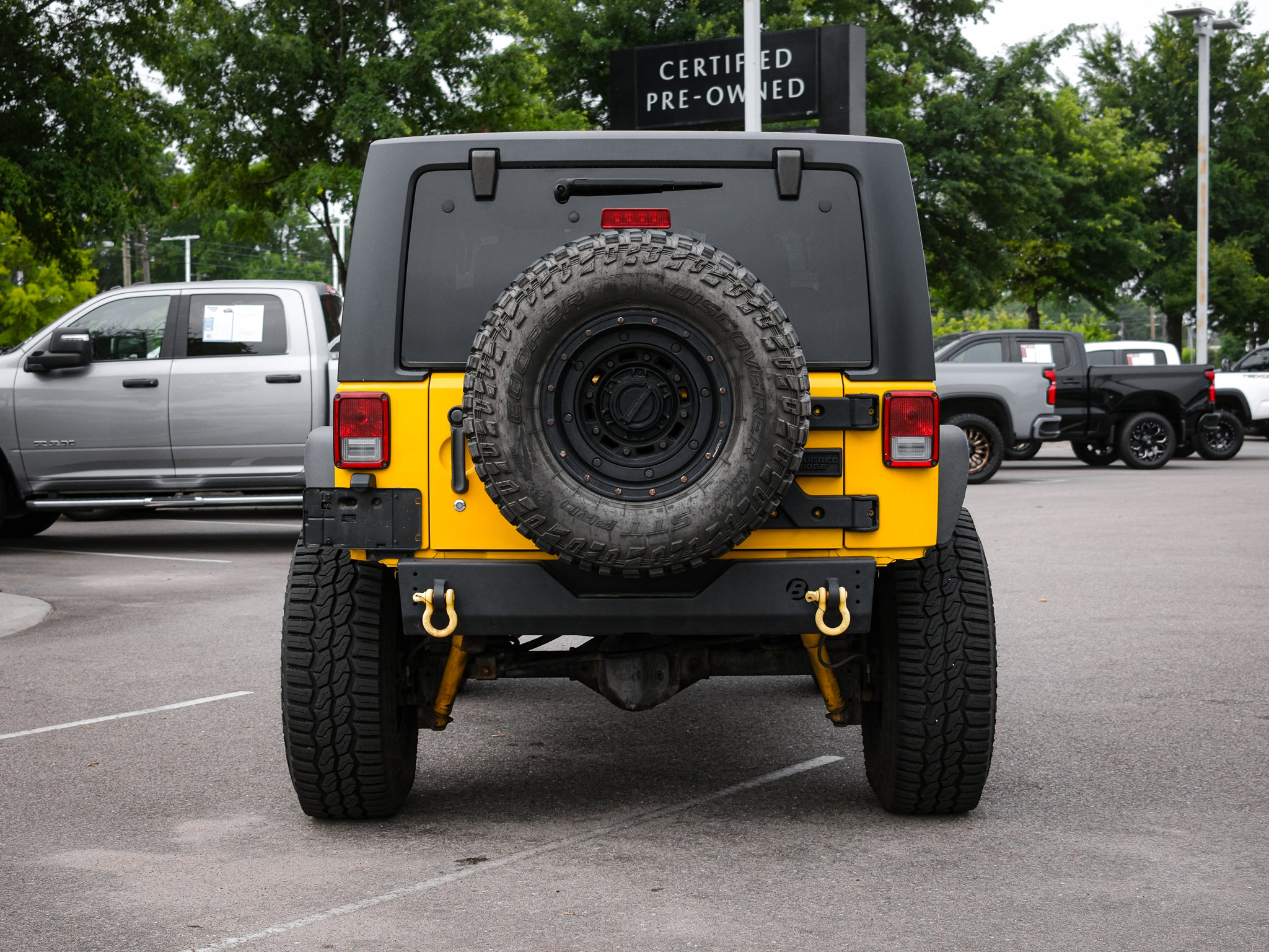 Used 2015 Jeep Wrangler Sahara AWD/4WD image 9