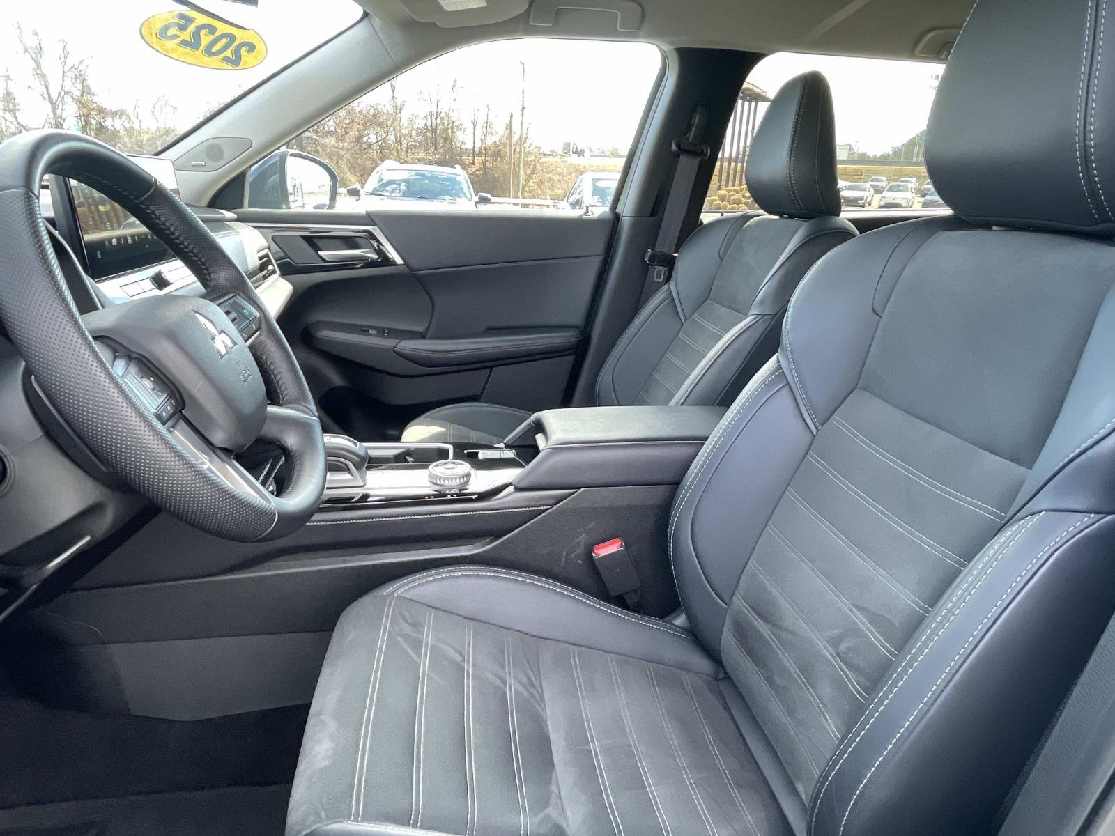 Used 2025 Mitsubishi Outlander SE FWD image 19