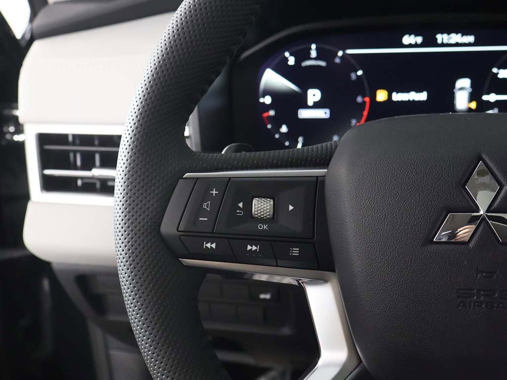 New 2025 Mitsubishi Outlander AWD image 47