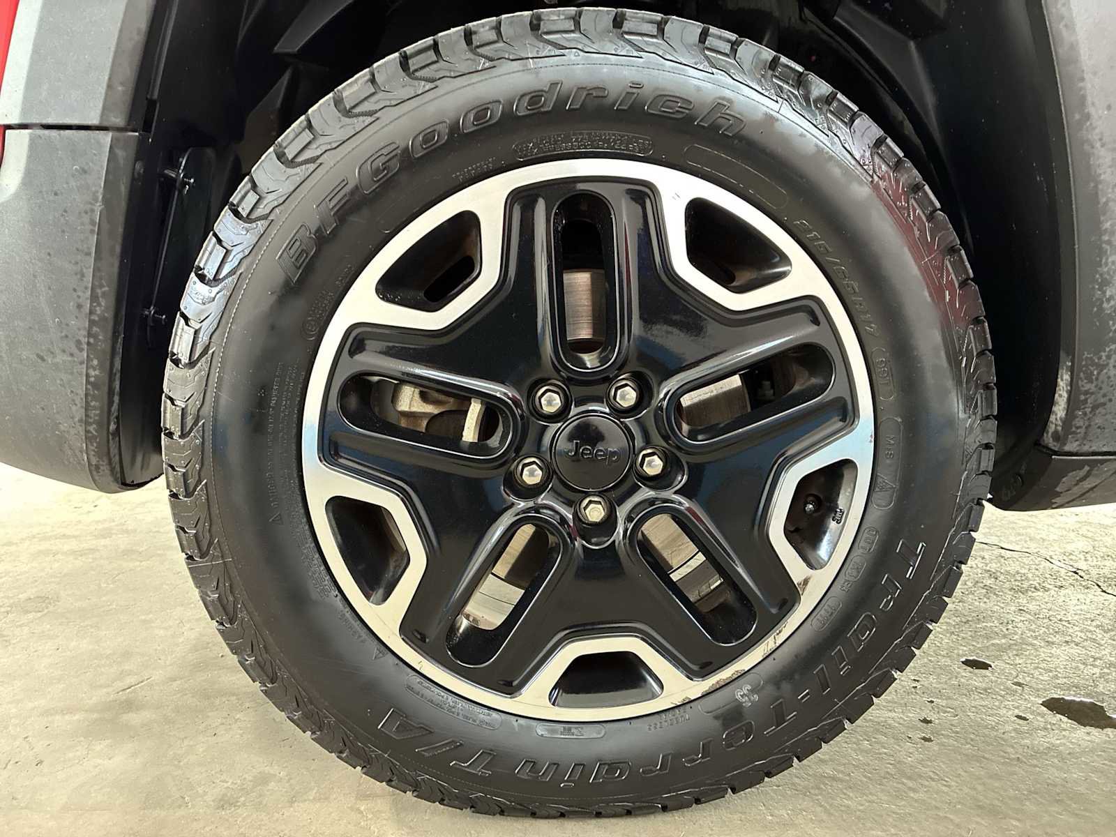 Used 2017 Jeep Renegade Trailhawk image 17