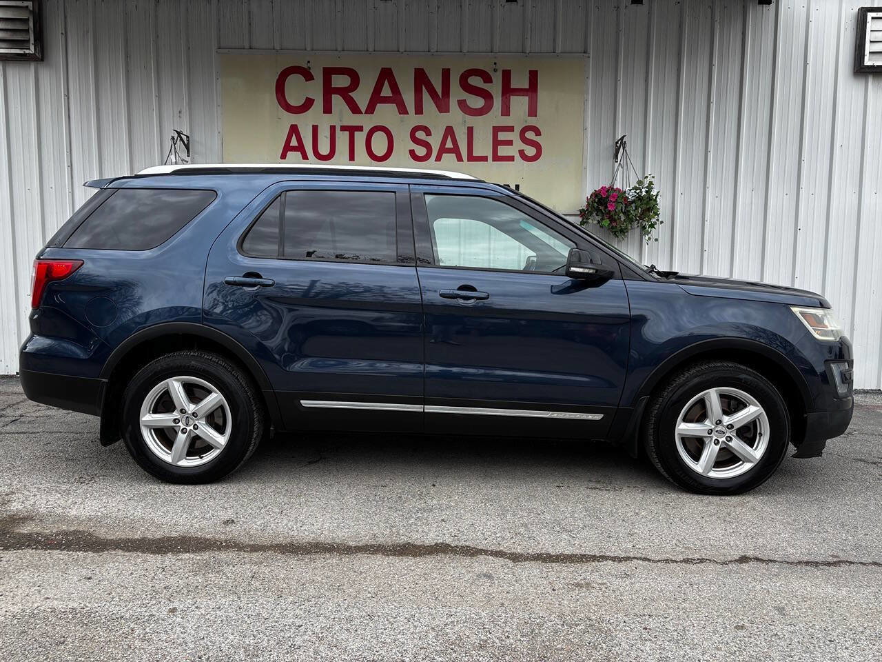 Used 2016 Ford Explorer XLT image 6