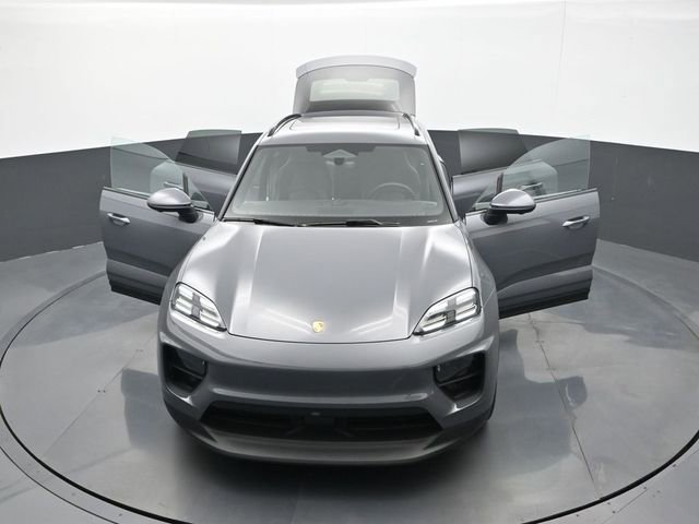Used 2025 Porsche Macan Electric RWD image 32