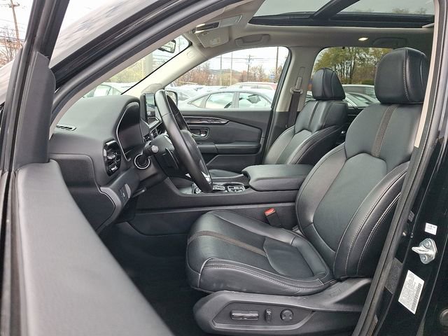 Used 2025 Honda Pilot Touring image 15