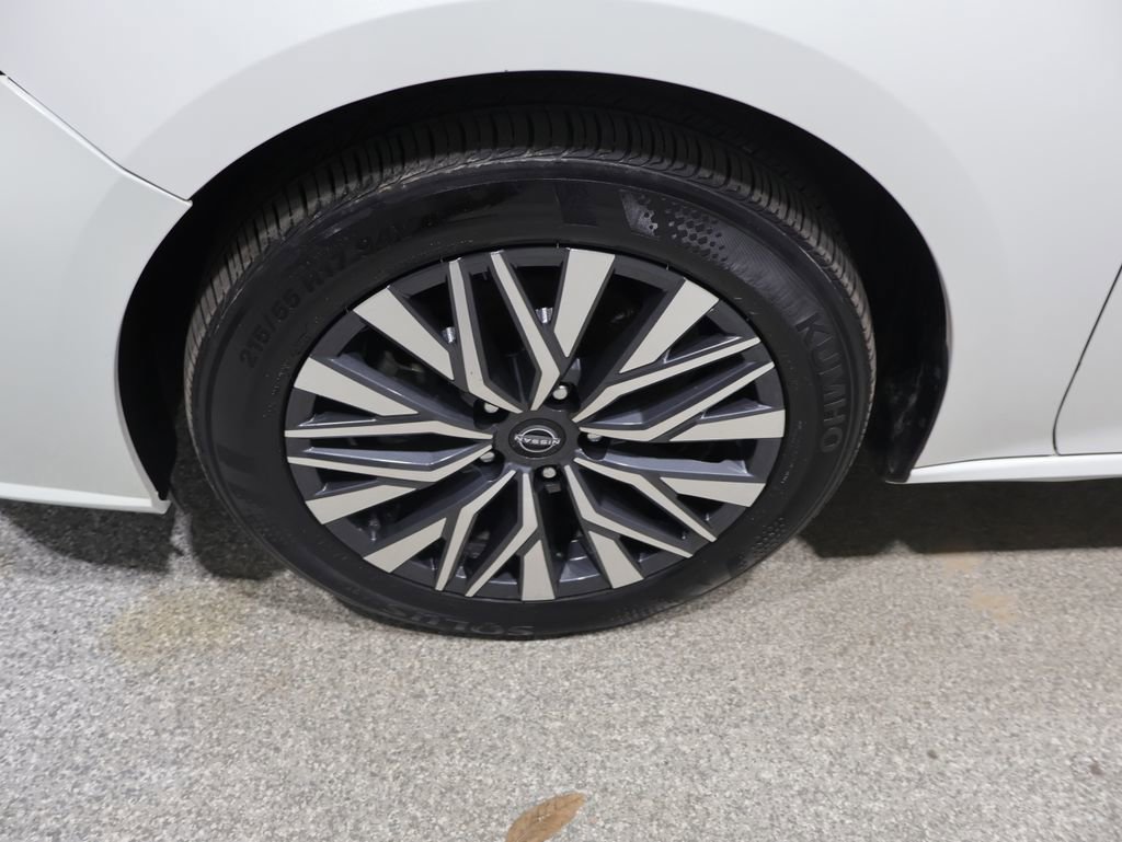 Used 2024 Nissan Altima 2.5 SV AWD/4WD image 8