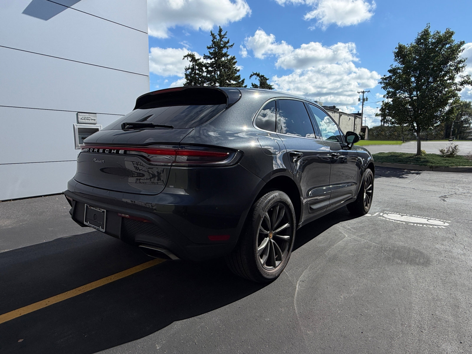 Used 2023 Porsche Macan AWD/4WD image 13
