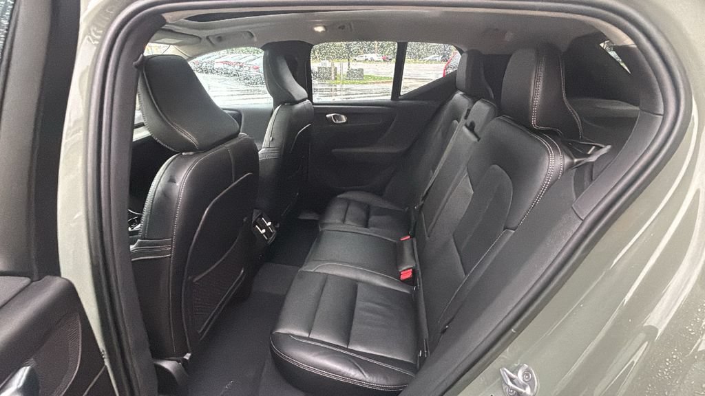 Used 2023 Volvo XC40 B5 Plus w/ Climate Package AWD/4WD image 10