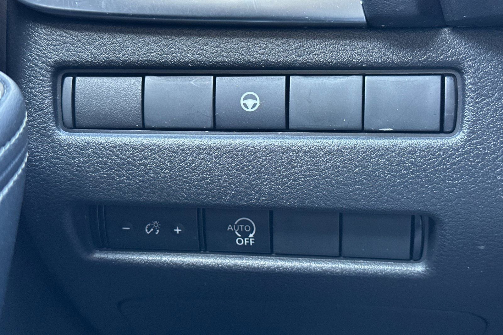 Used 2023 Nissan Rogue SV image 31