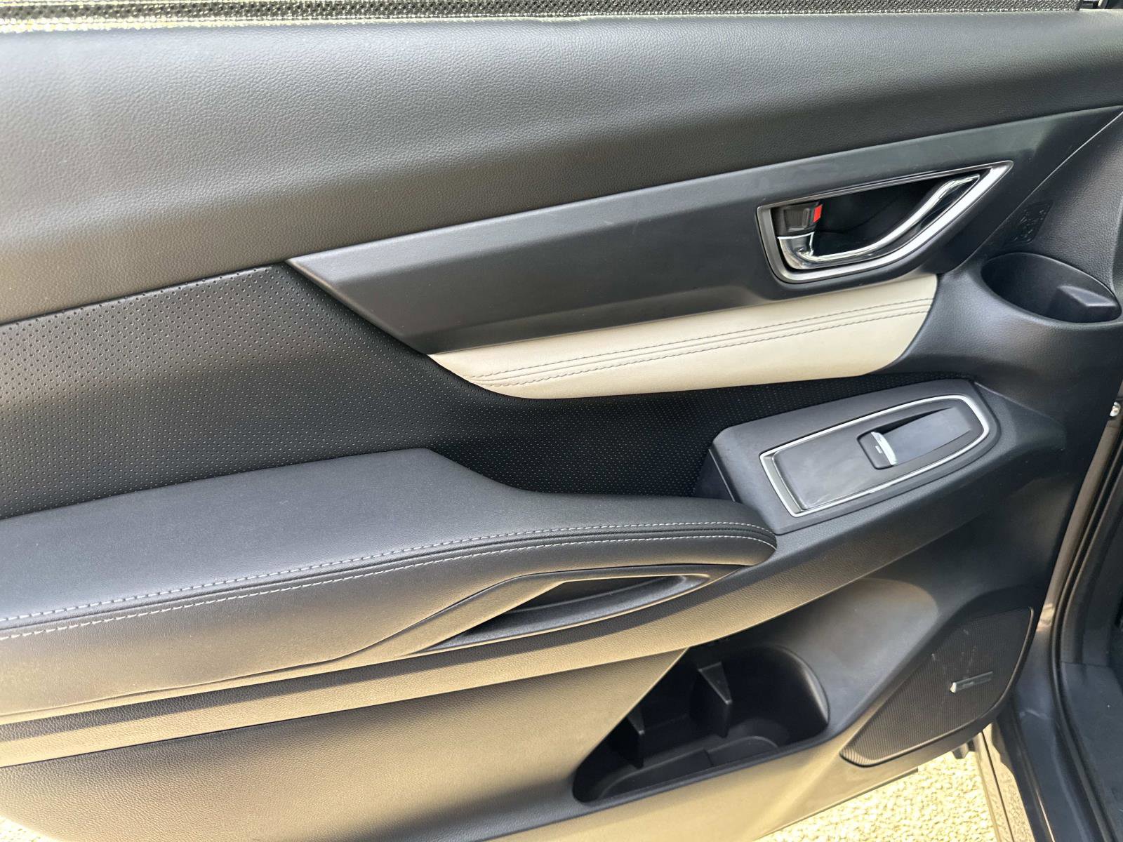 Used 2022 Subaru Ascent Limited w/ Technology Package image 11