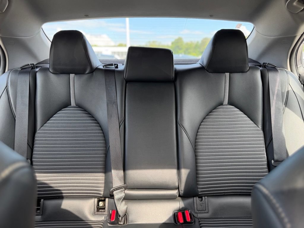 Used 2018 Toyota Camry SE w/ Moonroof Package FWD image 19