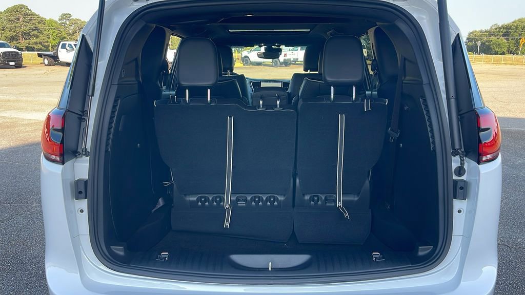 New 2025 Chrysler Pacifica Limited image 10