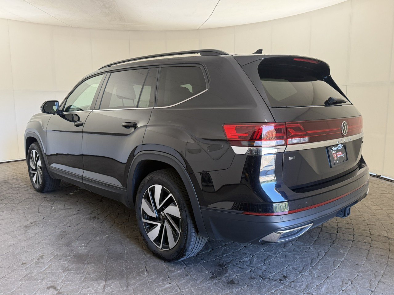 Used 2025 Volkswagen Atlas SE AWD/4WD image 5